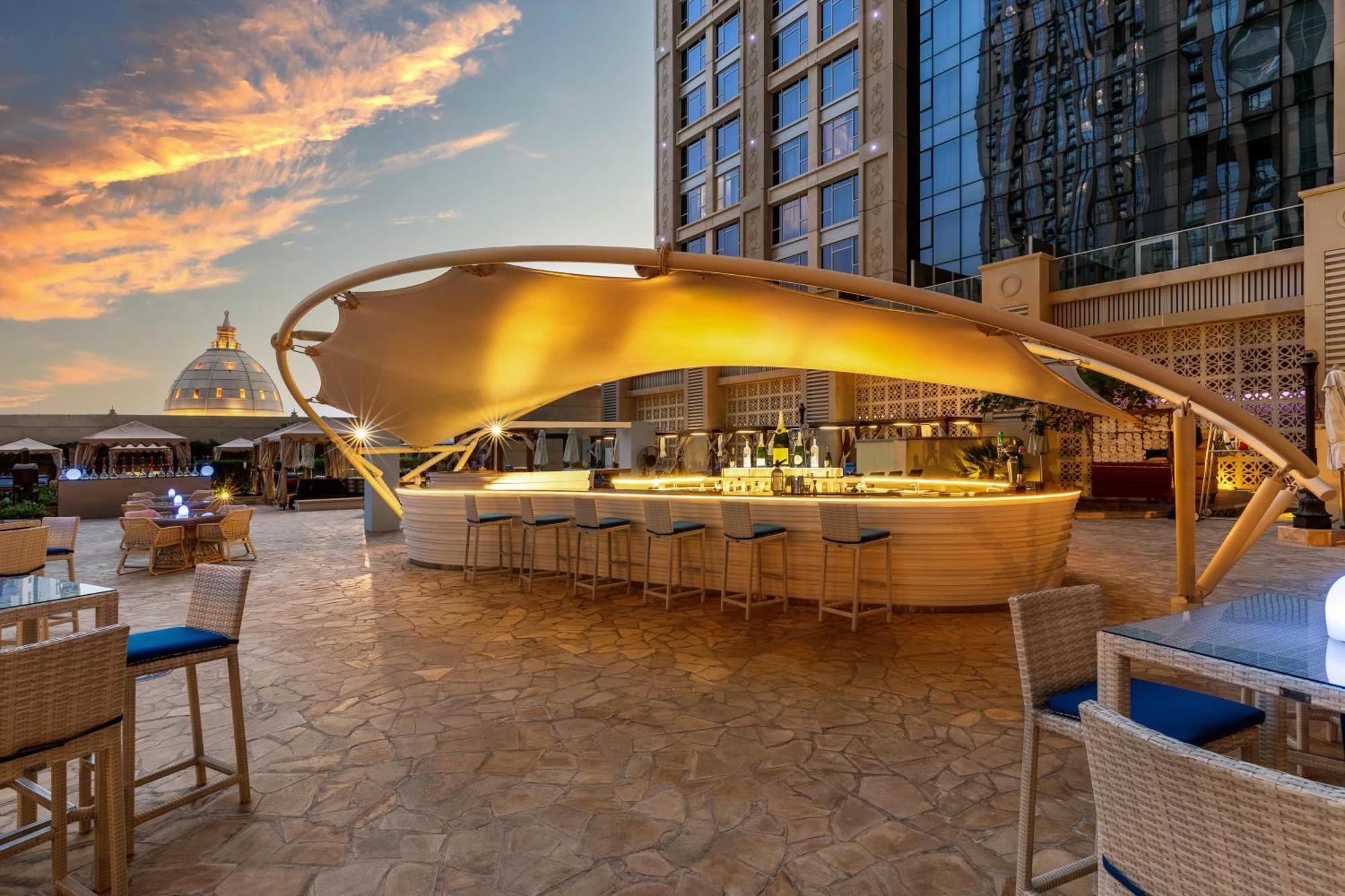 Hilton Dubai Al Habtoor City Exterior foto